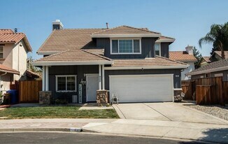 926 Outlook Ct in Brentwood, CA - Building Photo