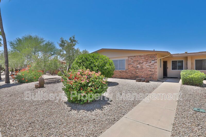 19470 N Camino Del Sol in Sun City West, AZ - Building Photo