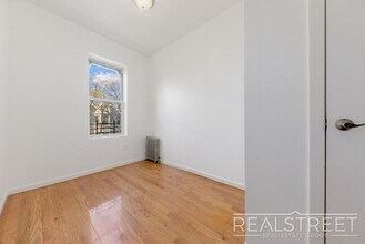 Lovely 3 BED Floor Thru w/ PRIVATE BACKYAR in Brooklyn, NY - Building Photo - Building Photo