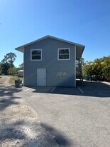 3091 64th St SW, Unit Downstairs Unit in Naples, FL - Building Photo