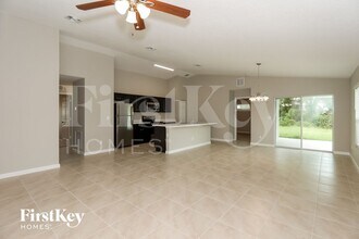 843 SW Andrew Rd in Port St. Lucie, FL - Foto de edificio - Building Photo