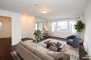 18 Colonial Dr in Bayonne, NJ - Building Photo