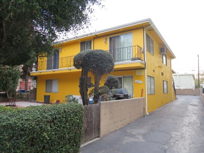 2030 Fair Park Ave in Eagle Rock, CA - Foto de edificio