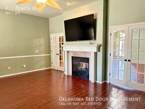 913 Renita Way in Moore, OK - Foto de edificio - Building Photo