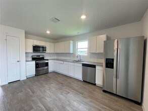 690 Rd 51021 in Cleveland, TX - Building Photo - Building Photo