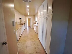 1224 Oxford Way in Stockton, CA - Building Photo - Building Photo