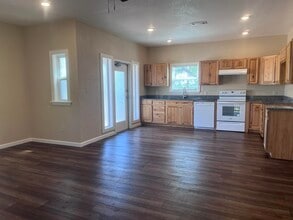 711 Dallas St in Kingsland, TX - Building Photo - Building Photo