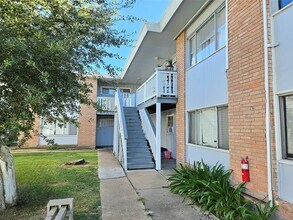 1109 Broadway Avenue J in Galveston, TX - Building Photo - Building Photo