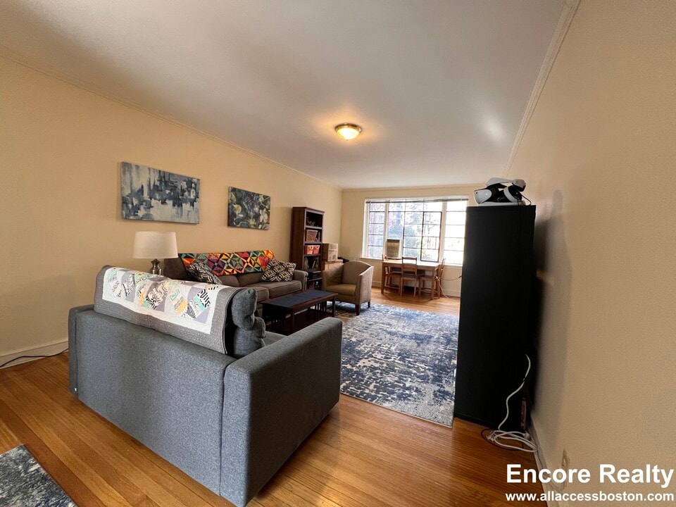 101 Longwood Ave, Unit 2 in Brookline, MA - Building Photo