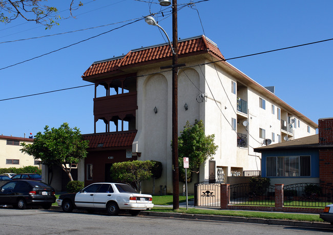 4381 W 136th St in Hawthorne, CA - Foto de edificio - Building Photo