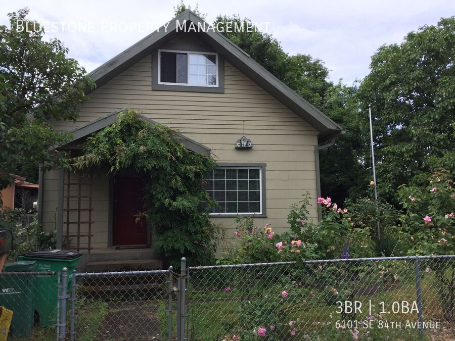 6101 SE 84th Ave in Portland, OR - Building Photo