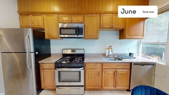 21 Rossmore St in Somerville, MA - Building Photo