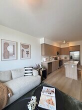 2578 NE 182nd Ter, Unit A09 in North Miami Beach, FL - Building Photo - Building Photo