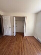 26 Loughran Dr, Unit 26 in Corinth, NY - Foto de edificio - Building Photo