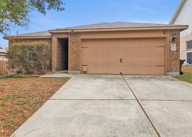 6230 Lake Victoria St in San Antonio, TX - Foto de edificio - Building Photo