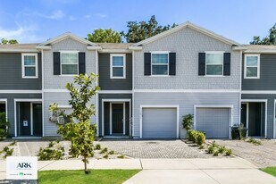 13671 NW 9th Rd in Newberry, FL - Building Photo