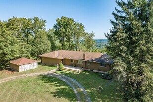 42 Hwy 8 in Hamilton, ON - Building Photo