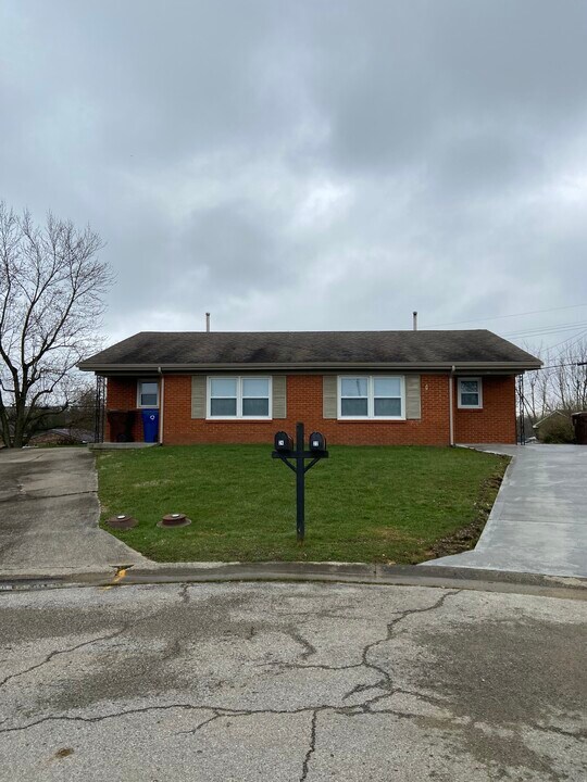 22 White Cir in Winchester, KY - Building Photo