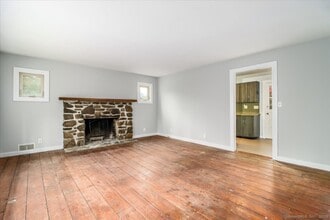 381 Litchfield Rd in New Milford, CT - Building Photo - Building Photo