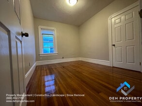 216 Hope St, Unit 2 in Fall River, MA - Building Photo - Building Photo