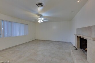 343 Greenbriar Townhouse Way in Las Vegas, NV - Building Photo - Building Photo