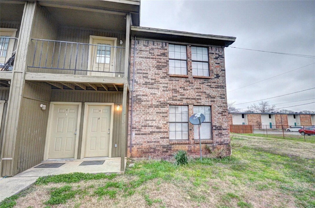 1912 Bernice St in Haltom City, TX - Building Photo