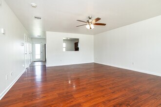 35058 Quail Creek Dr in Denham Springs, LA - Foto de edificio - Building Photo