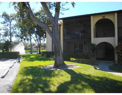 534 Shady Pine Way in Greenacres, FL - Building Photo