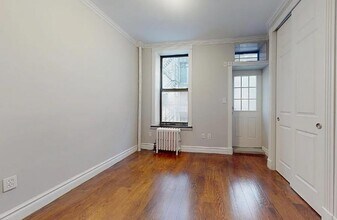 East 25th Street in New York, NY - Foto de edificio - Building Photo