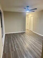 410 W Lindbergh Blvd in Universal City, TX - Building Photo - Building Photo