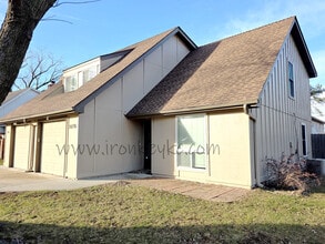 10176 Haskins St in Lenexa, KS - Building Photo - Building Photo