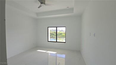 4331 NE 11th Ave in Cape Coral, FL - Foto de edificio - Building Photo