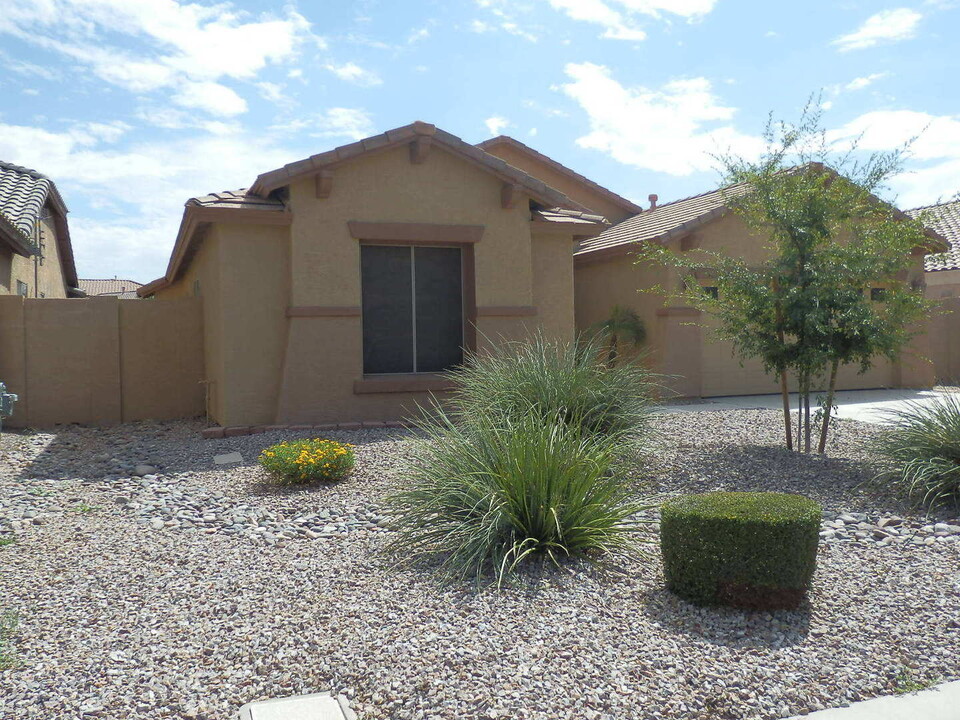 2237 E Carob Dr in Chandler, AZ - Building Photo