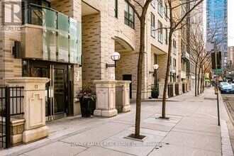 35-1235 Hayden St in Toronto, ON - Building Photo - Building Photo
