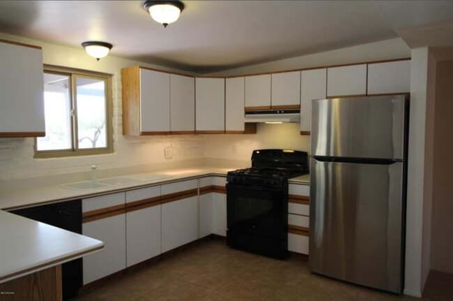 1321 W Newton Dr in Tucson, AZ - Building Photo - Building Photo
