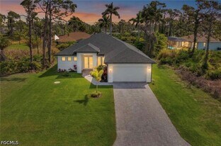 133 West Dr in Rotonda West, FL - Building Photo