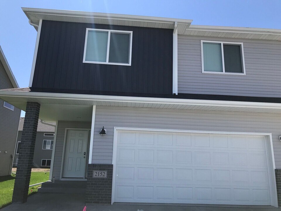 2152 Allison Ln W in West Fargo, ND - Building Photo