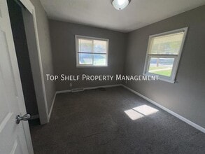 2427 Welbeck Rd in Des Moines, IA - Building Photo - Building Photo