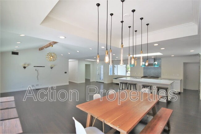 1074 Highlands Cir in Los Altos, CA - Building Photo - Building Photo