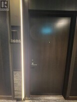 11 Yorkville Ave in Toronto, ON - Building Photo