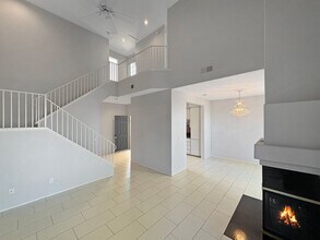 9439 Questa Pointe in San Diego, CA - Building Photo - Building Photo