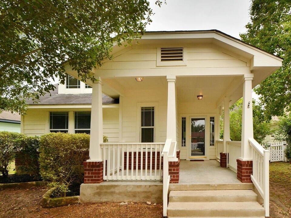 153 Chesser in Kyle, TX - Building Photo