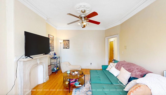86 Hammond St, Unit 2 in Boston, MA - Foto de edificio - Building Photo