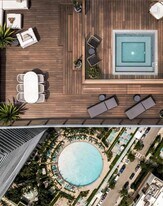 650 NE 32nd St, Unit UPH5302 in Miami, FL - Building Photo