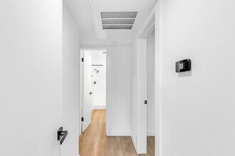 1310 S Barrington Ave in Los Angeles, CA - Building Photo - Building Photo