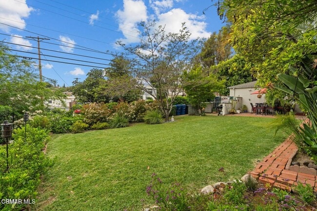 property at 3272 Rowena Ave