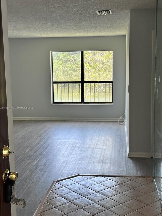 2526 Carambola Cir N in Coconut Creek, FL - Building Photo