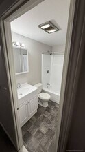 60 Greentree Ln, Unit 2 in Weymouth, MA - Building Photo - Building Photo