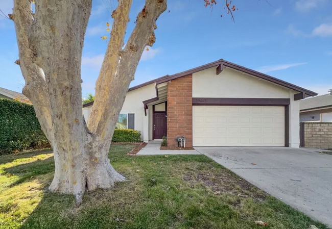 property at 25443 Vía Labrada