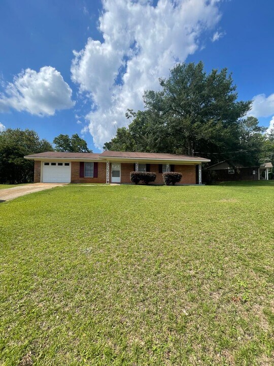 409 Springdale Dr in Enterprise, AL - Building Photo